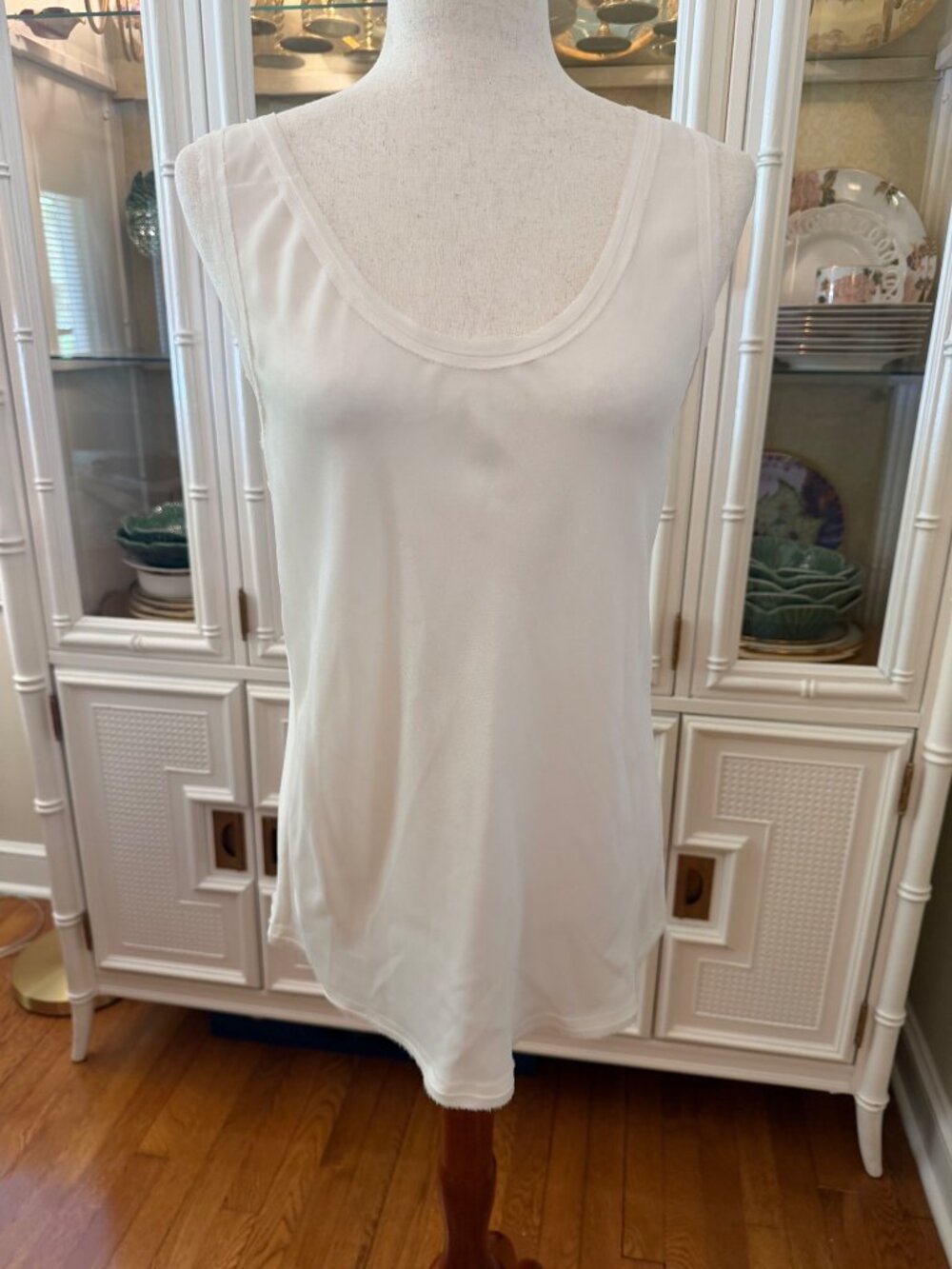 Theory Silk Scoop Neck Tank Top Ivory Sleeveless Blouse Womens Large Classic GGT